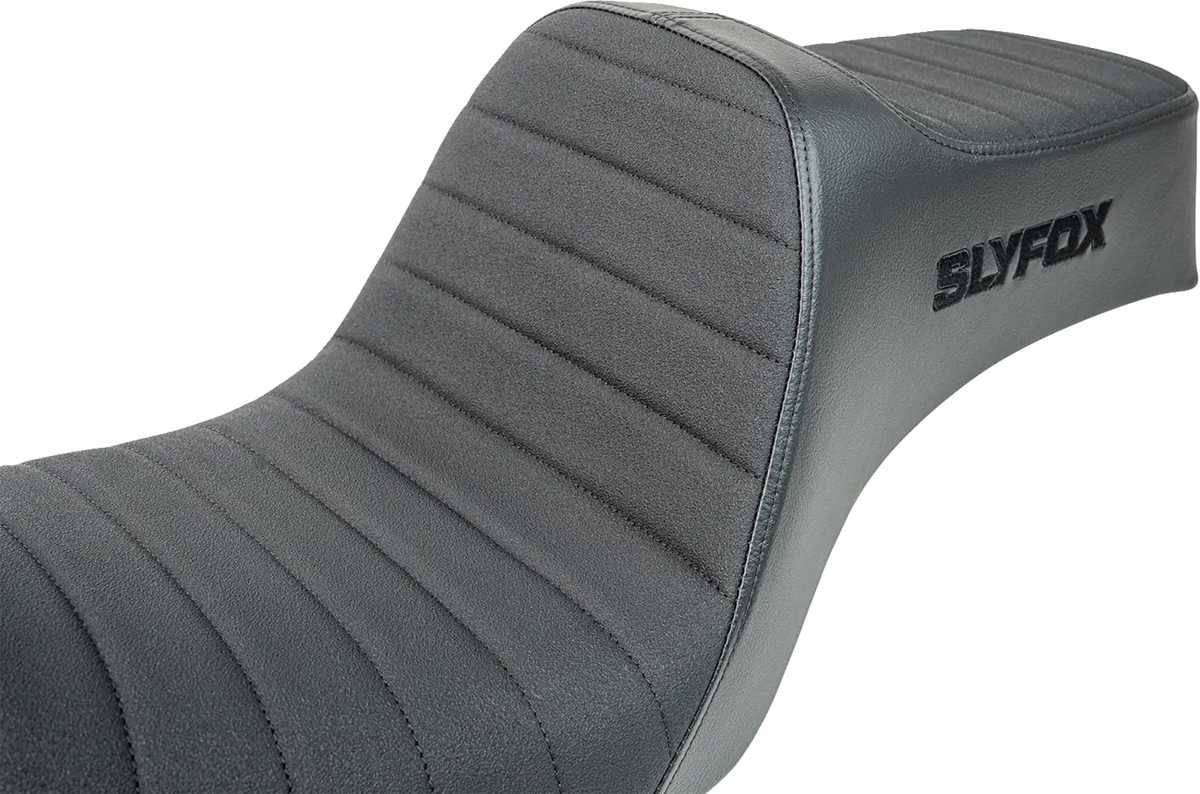 Slyfox High Noon Seat Black Stitch for Harley-Davidson Dyna