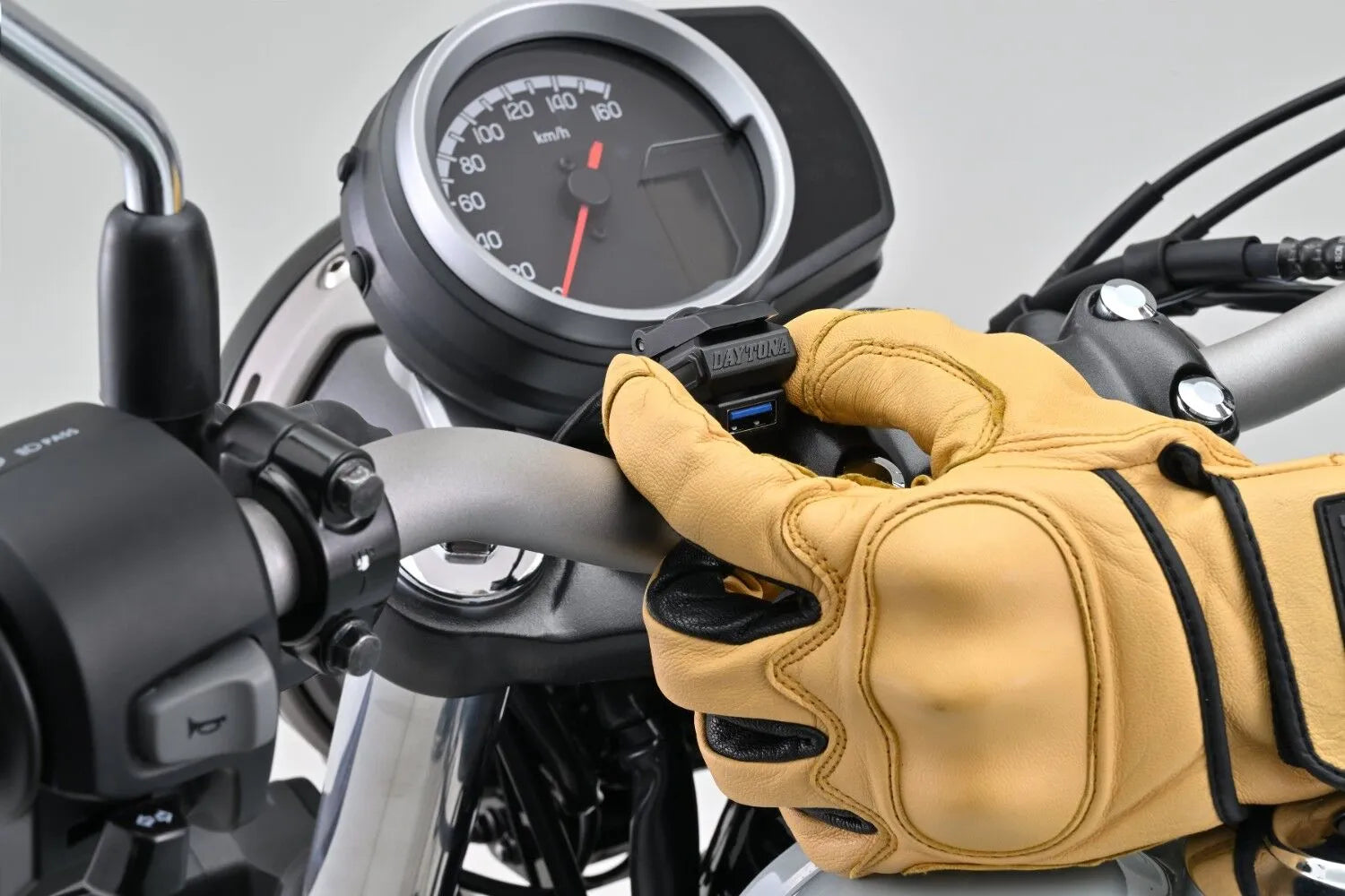 Daytona Quick Charge Usb-a Port For Motorcycle