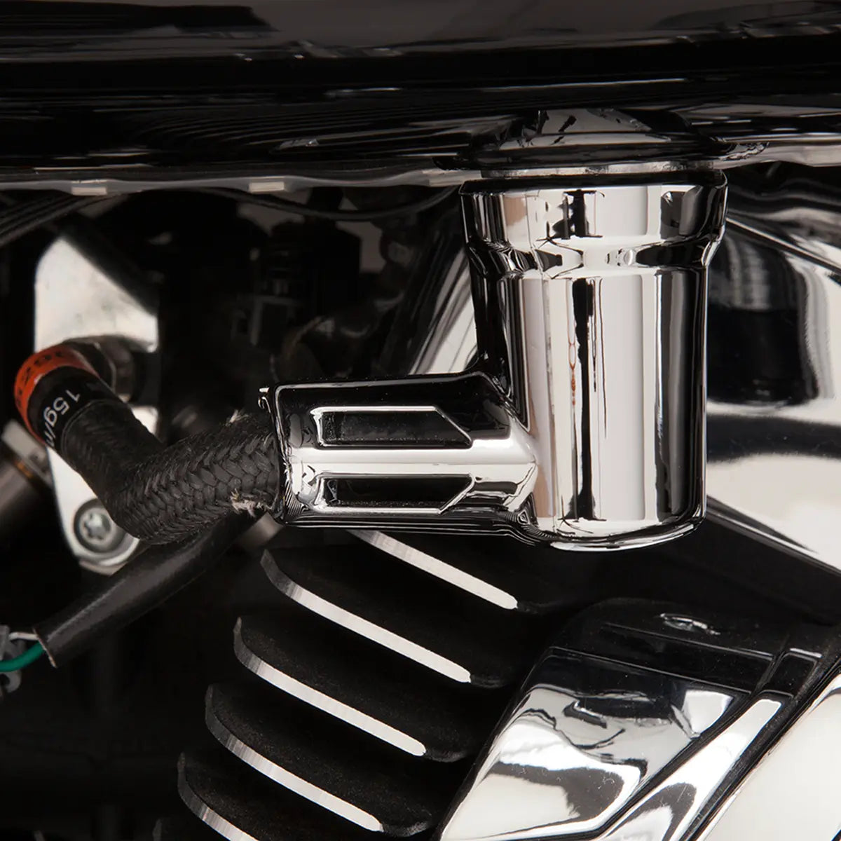 Ciro Fuel Line Fitting Cover Chrome