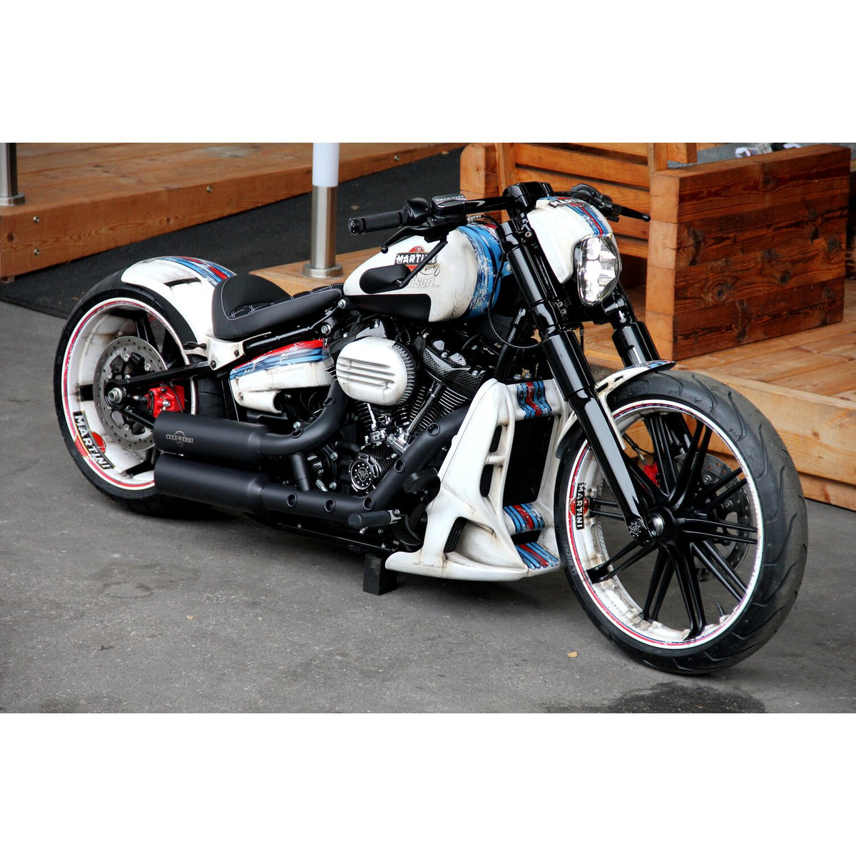 Cult-Werk radiator cover 'Racing' - Matte black
