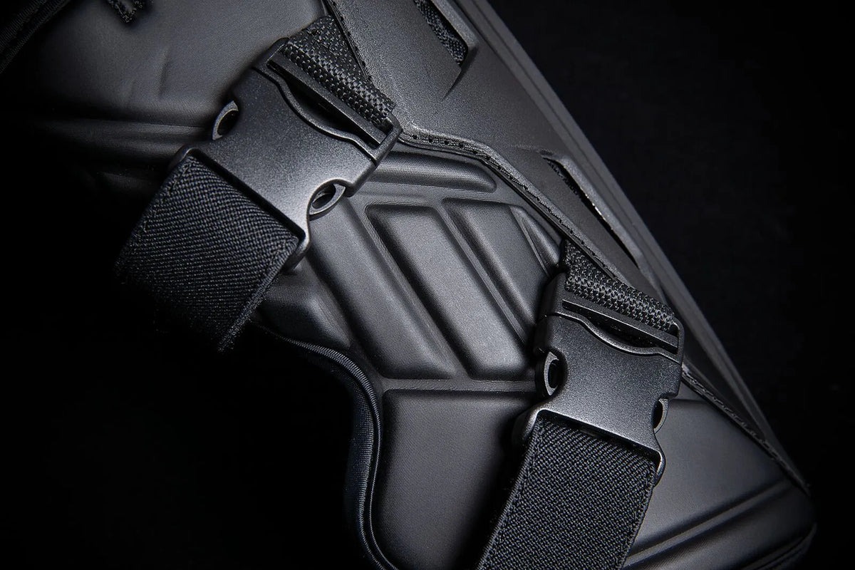 Icon Field Armor 3 Knee Protectors Black