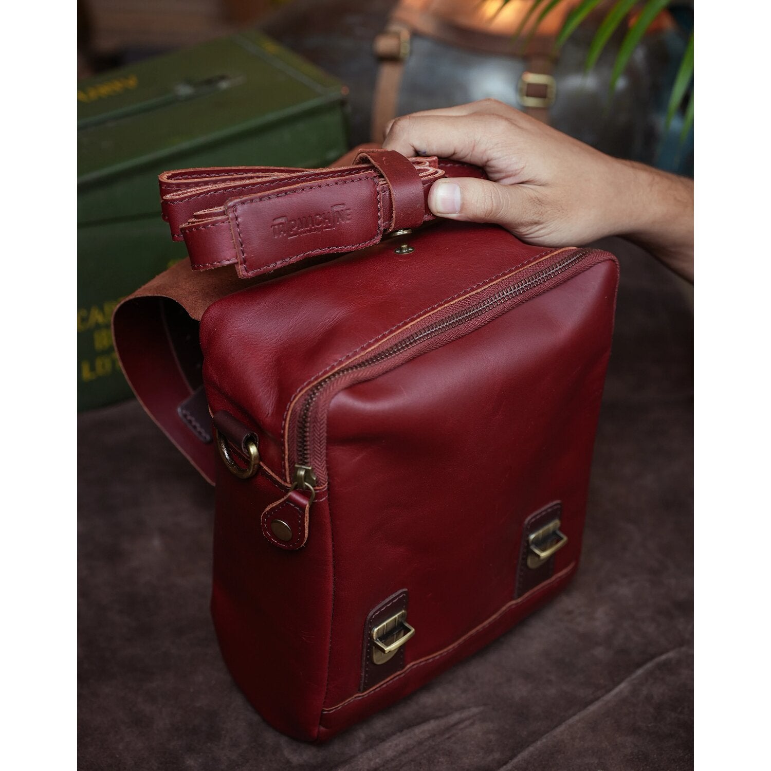 Trip Machine tank and tail bag - 4.4 liter - Cherry