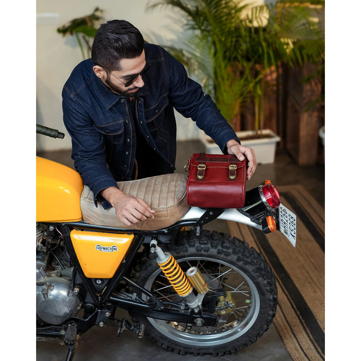 Trip Machine tank and tail bag - 4.4 liter - Cherry