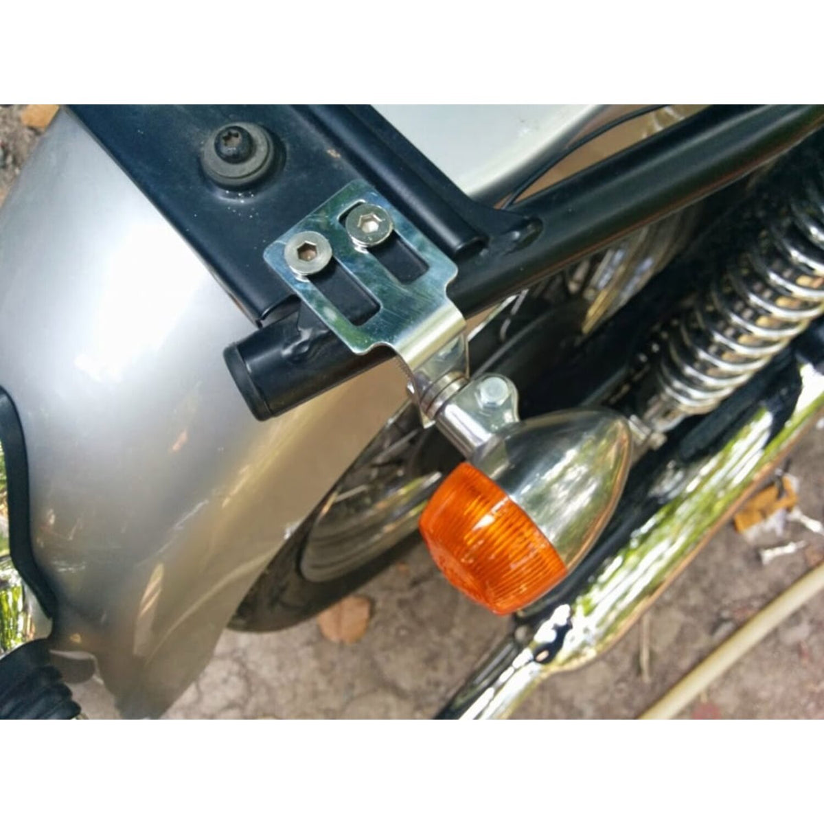 Motone turn signal brackets under seat mount - Polished