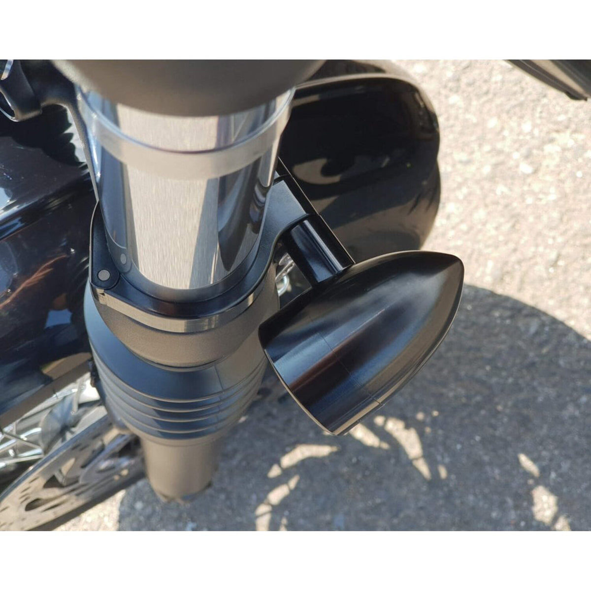 Motone Wrap-around turn signal brackets 47mm forks