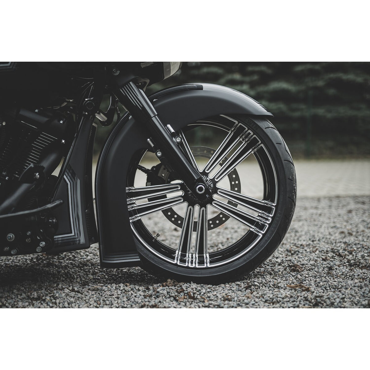 Killer Custom 'Bulldog' front fender 5.5 x 21 fat wheels