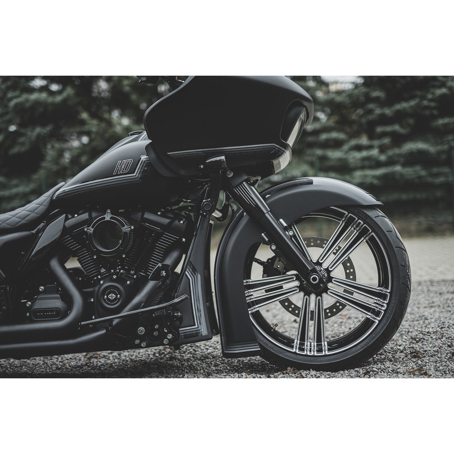 Killer Custom 'Bulldog' front fender 5.5 x 21 fat wheels