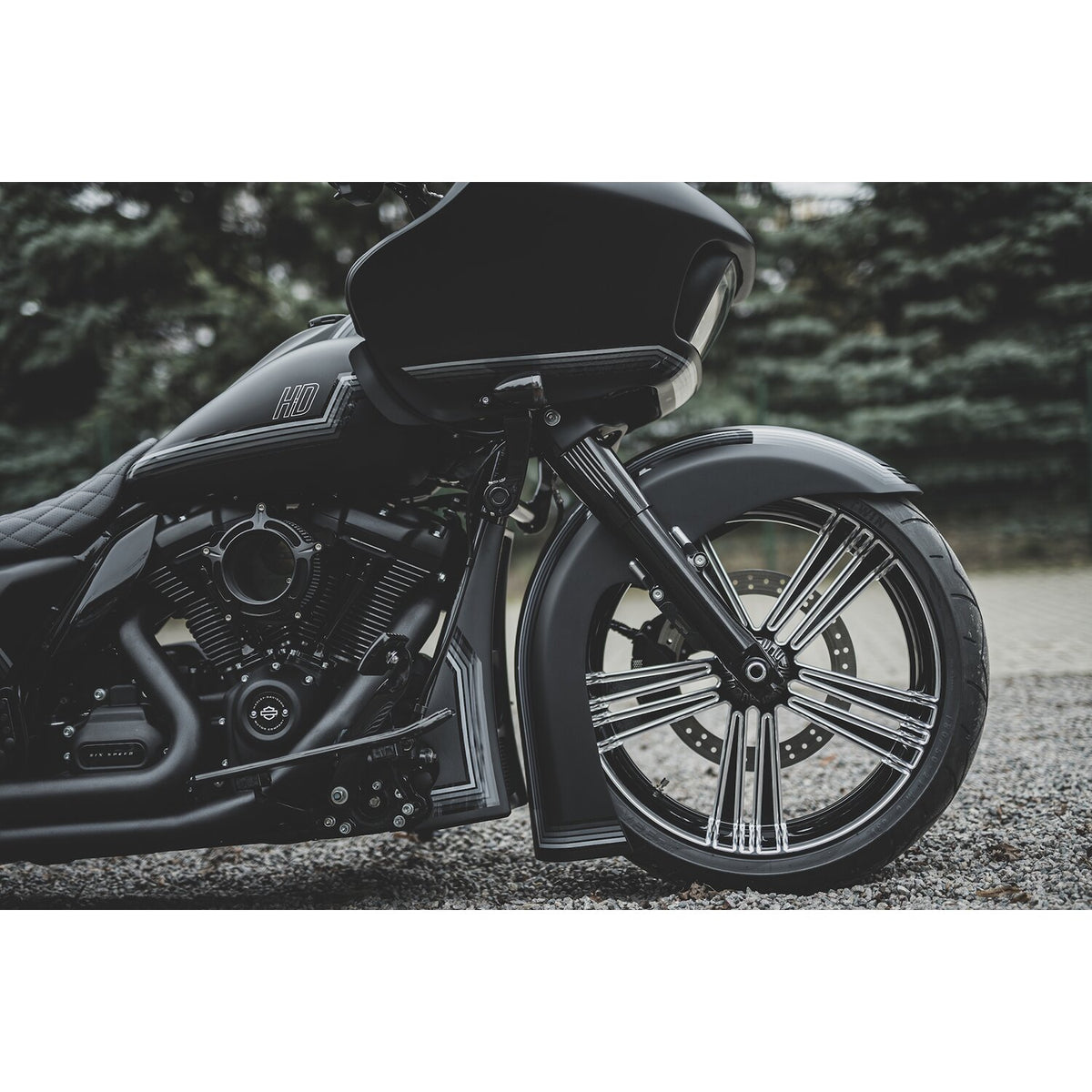 Killer Custom 'Bulldog' front fender 5.5 x 21 fat wheels