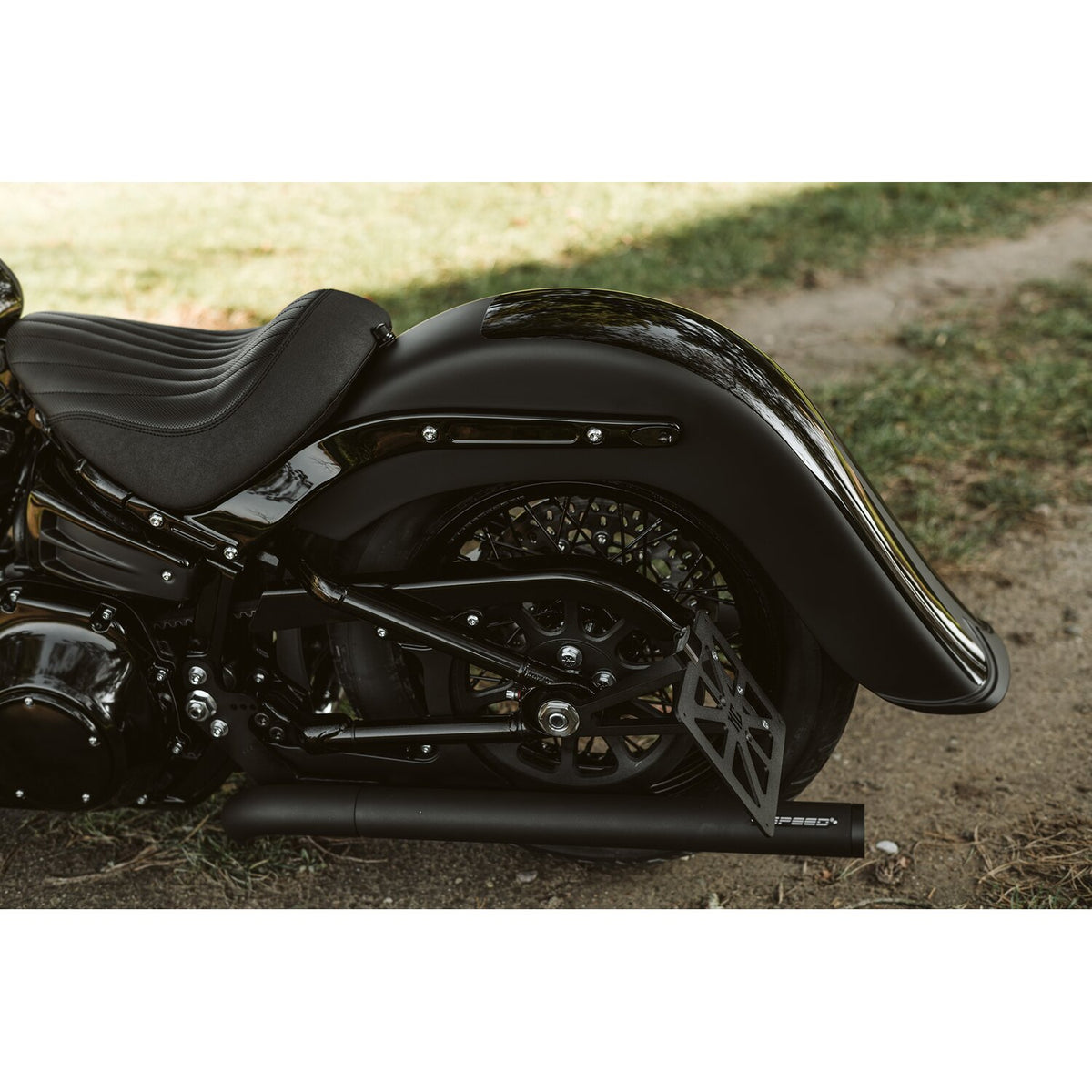 Killer Custom 4" stretched rear fender with classic tip