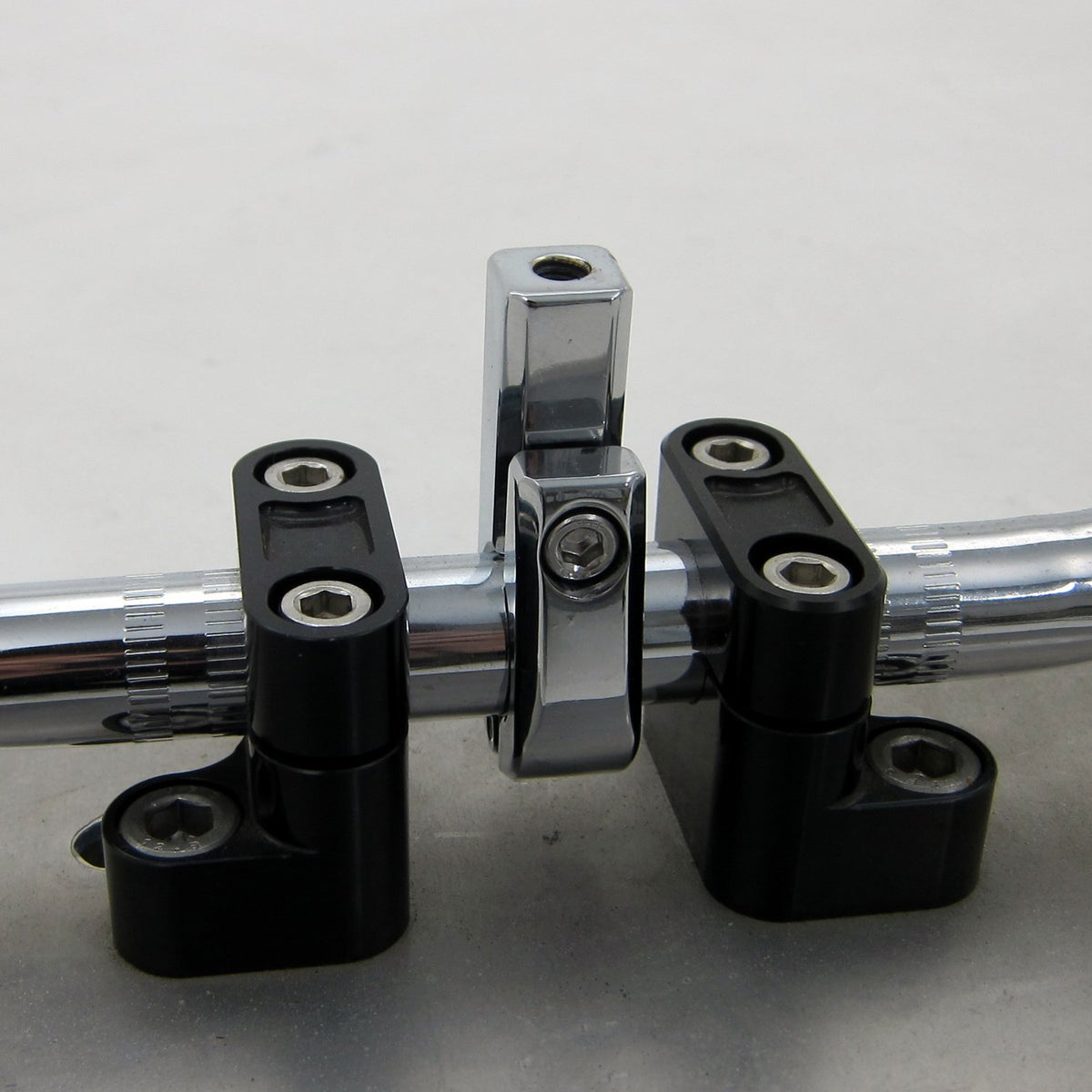 Daytona universal bracket - Top mount - 7/8" ID M10 thread
