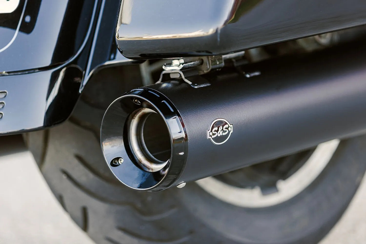 Tłumiki Nakładane S&S Cycle Gnx - Agresywne Brzmienie