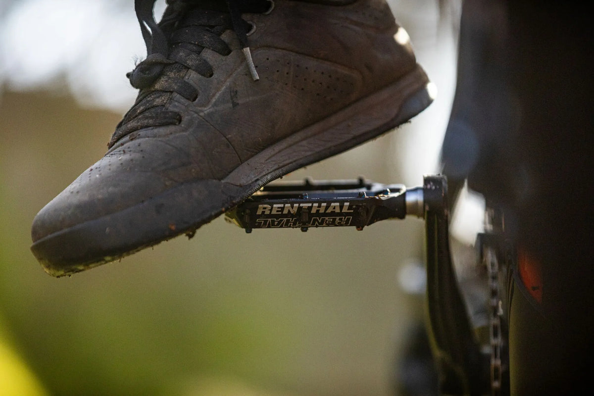 Renthal Revo-F Flat Pedals Black