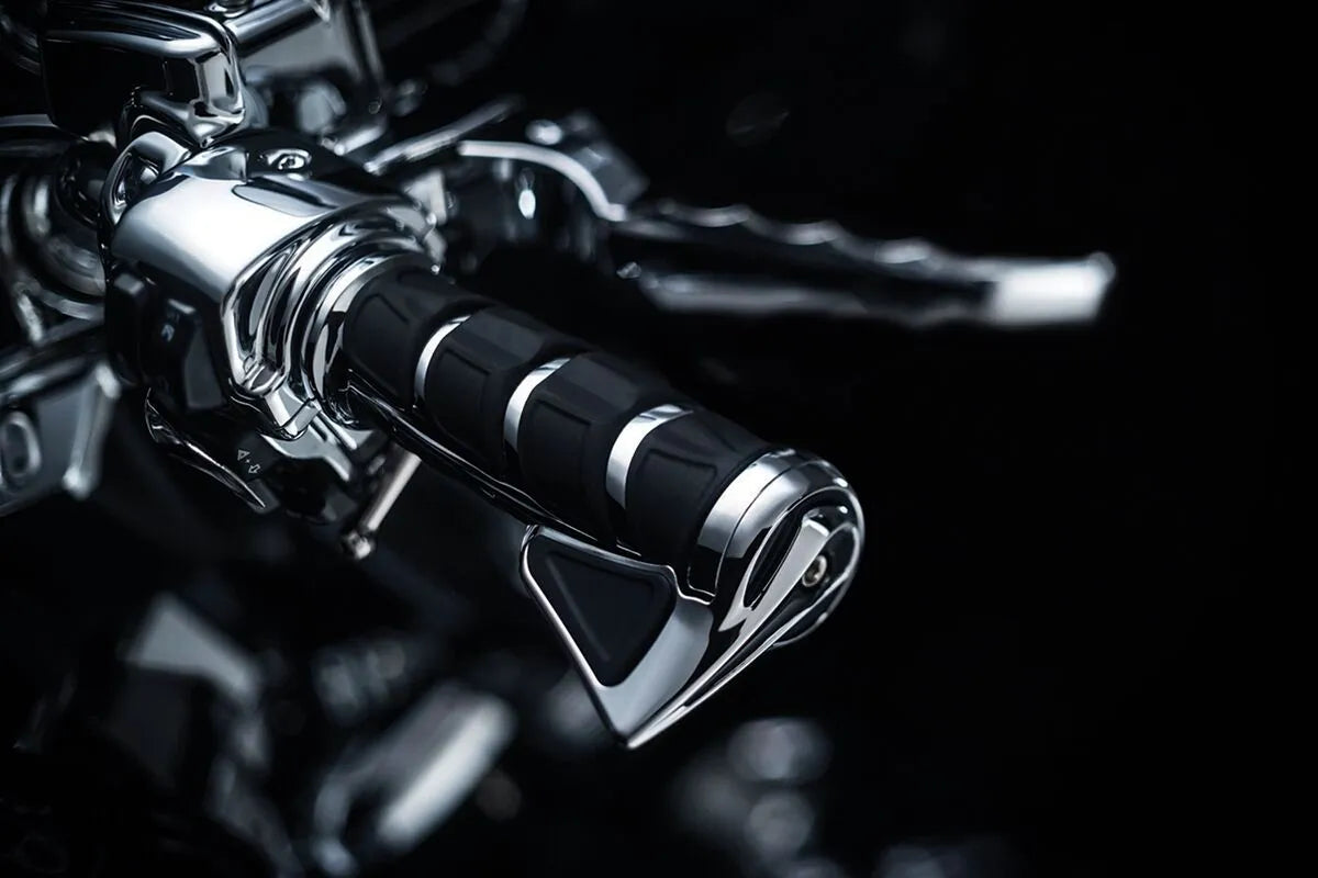 Kuryakyn Kinetic Grips - 1" Handlebar, Black/chrome