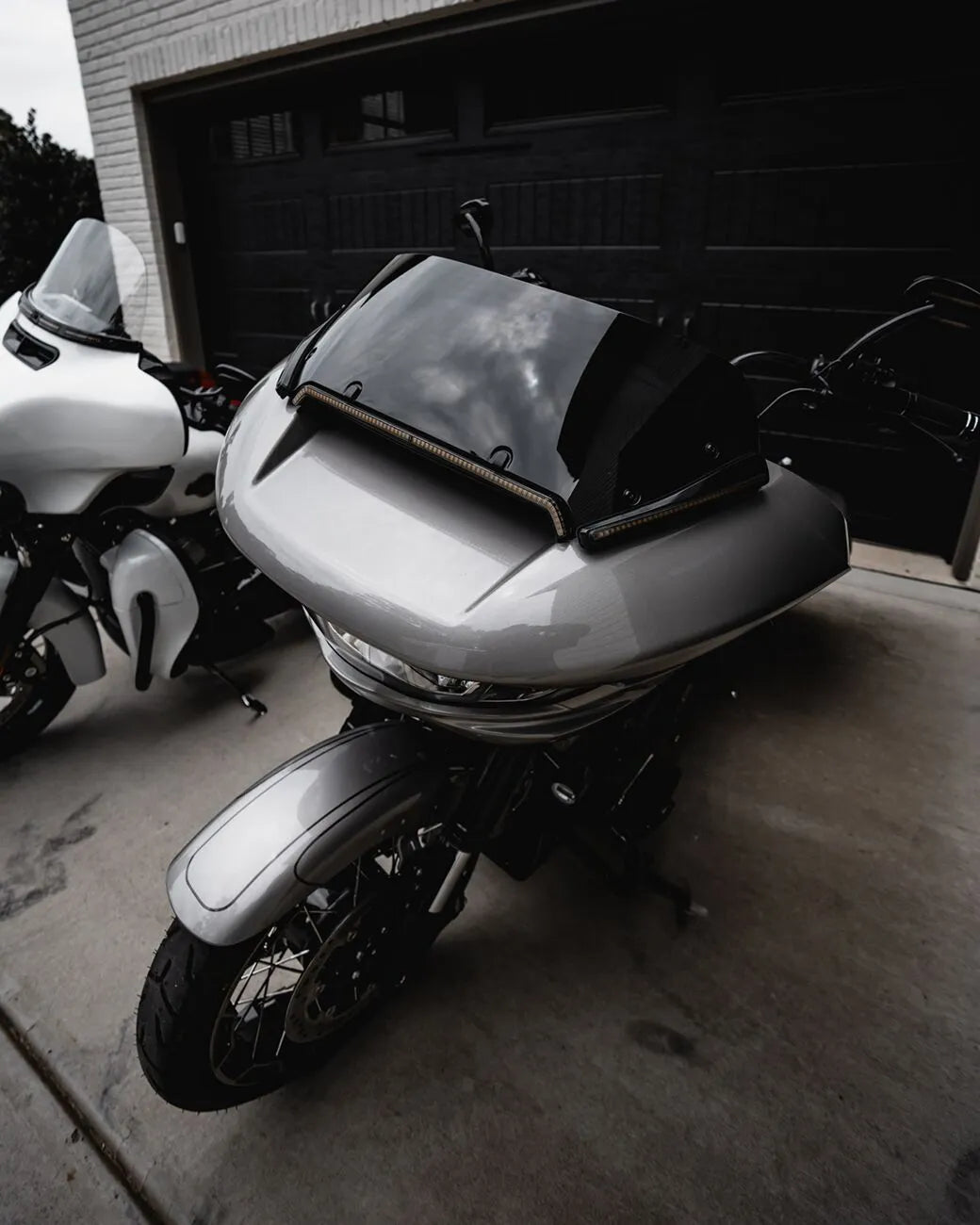 Custom Dynamics Led Windshield Trim With Turn Signals
