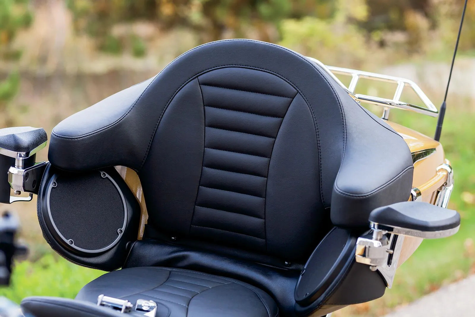 Mustang Deluxe Tourbox Pad - Black Vinyl