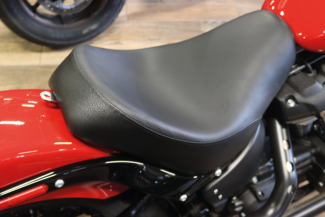 V-Twin Wyatt Gatling Butt Bucket Seat for Milwaukee Eight Softail